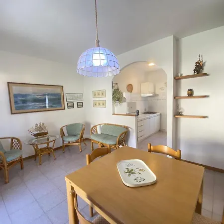 Apartman Libra 1 *